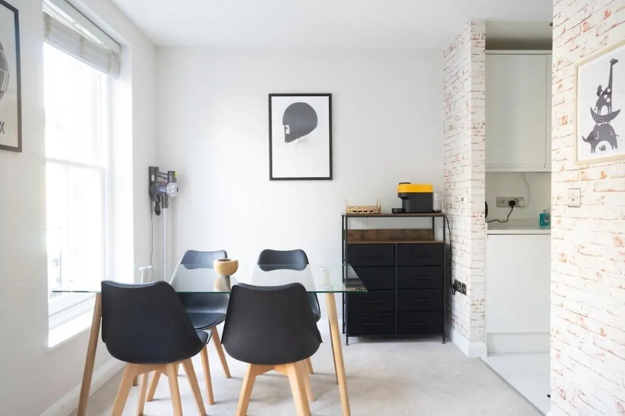 Trendy & Central 2Bd Flat -Brick Lane Shoreditch! Лондон Апартаменты