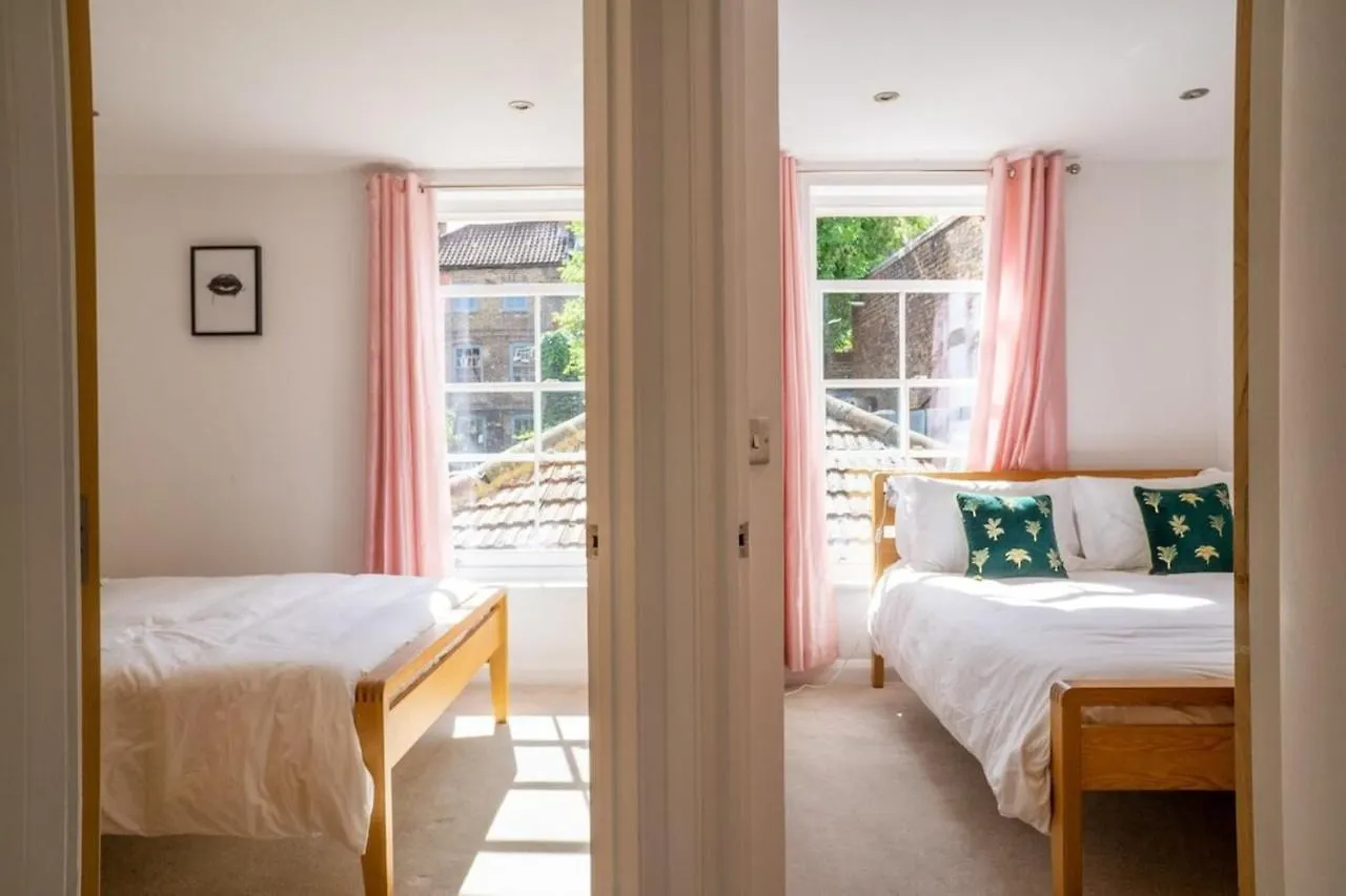 Trendy & Central 2Bd Flat -Brick Lane Shoreditch! Лондон 0*,  Великобритания